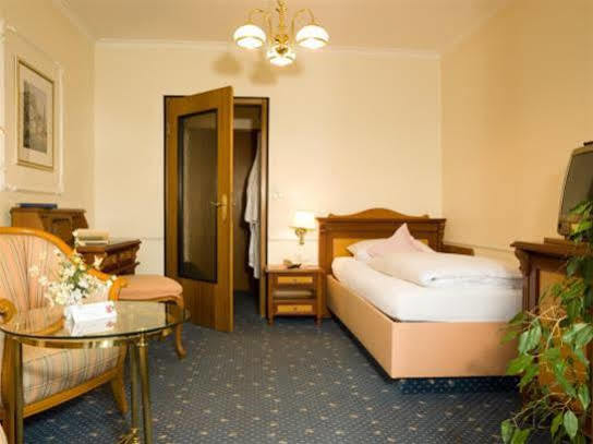 Hotel Sacher-Stoiber Bad Füssing Exteriör bild